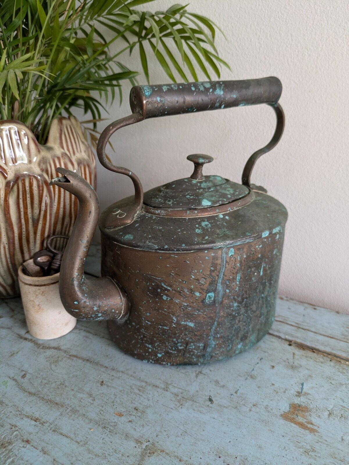 ANTIQUE 19TH C COPPER KETTLE IN ORIGINAL CONDITION PATINA PROP TV FILM DECOR OLD