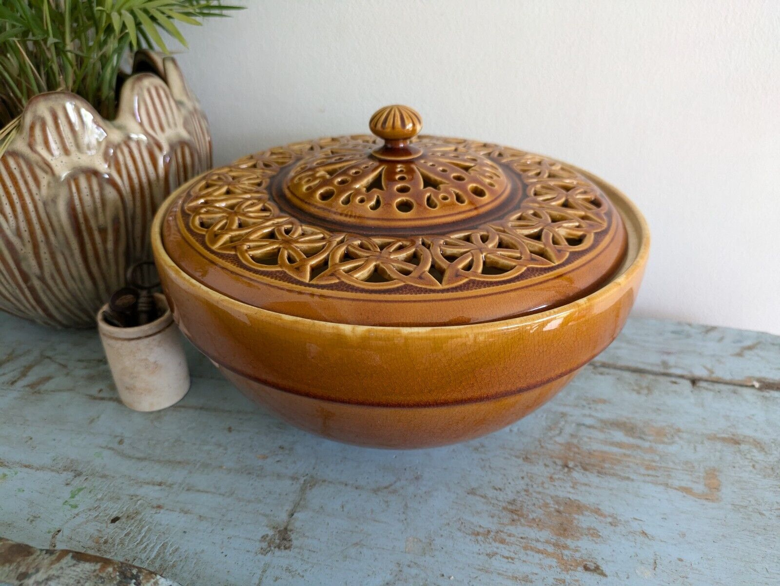 ANTIQUE LINTHORPE POTTERY CHRISTOPHER DRESSER no 1026 MUSTARD GLAZE LATTICE BOWL