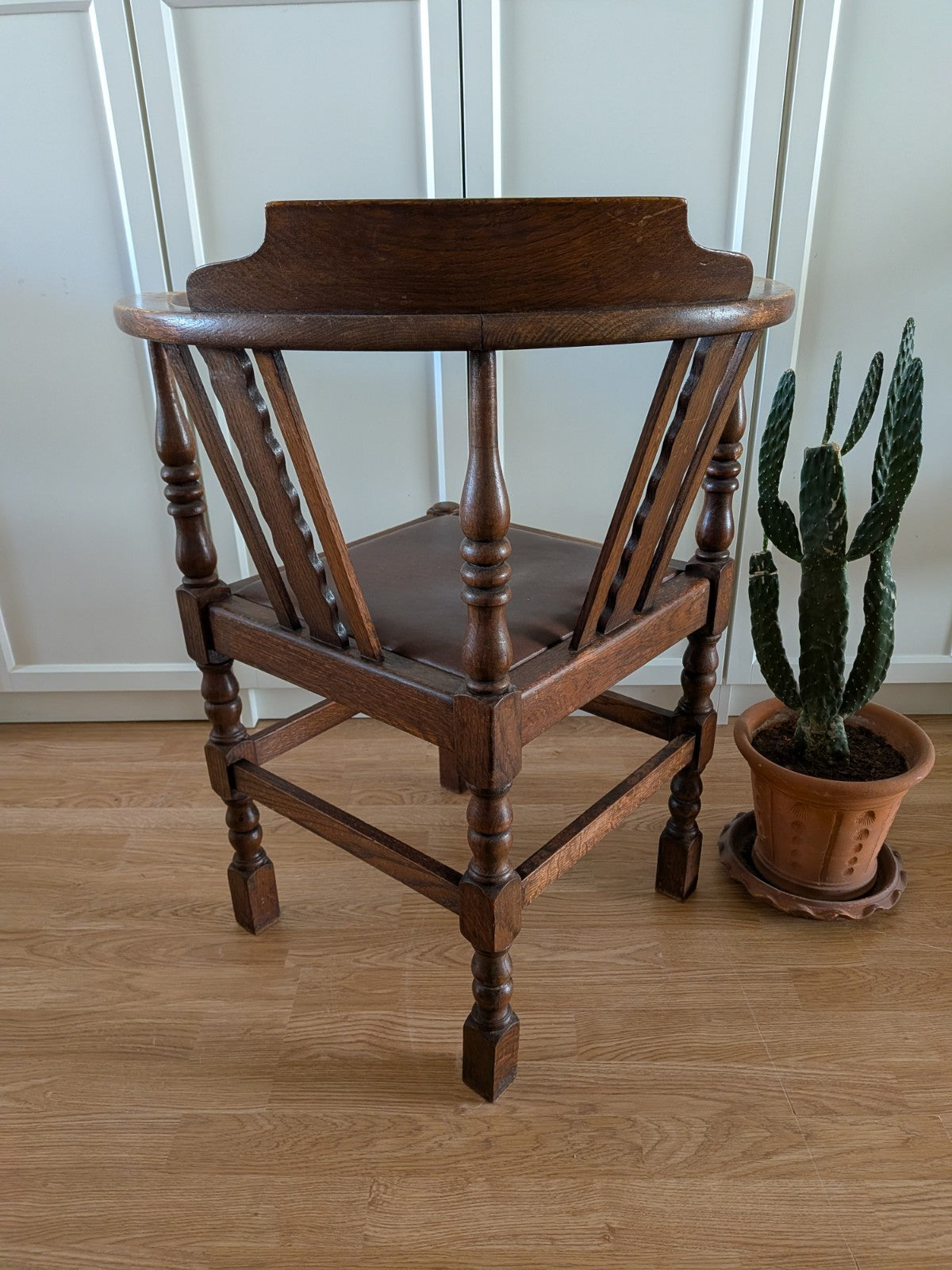 Antique Victorian Carved Oak Corner Chair with Leather Seat VTG Prop Decor Solid