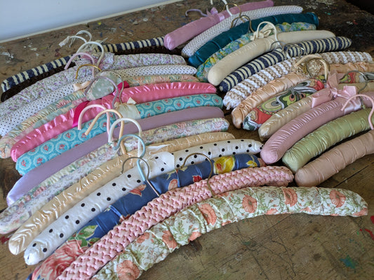 27 X Vintage Mixed Pattern Coloured Padded Retro Coat Clothes Hangers Wardrobe