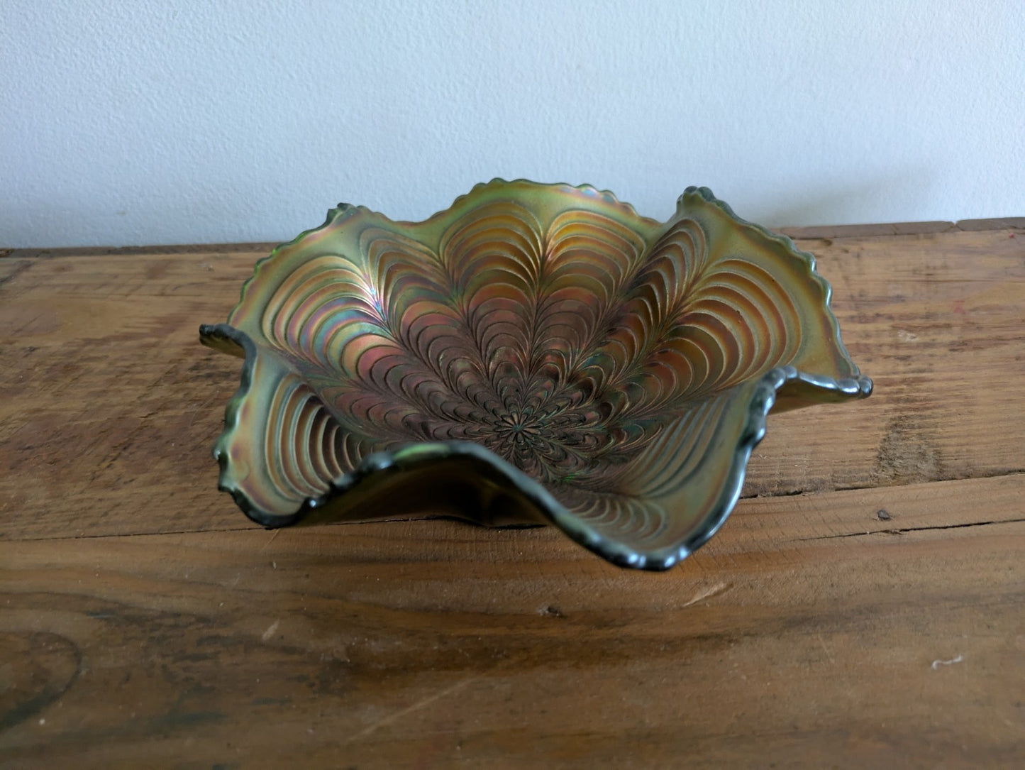 Fenton Green Carnival Glass Peacock Tail Bowl Ruffled Rim Pulled Feather VTG 