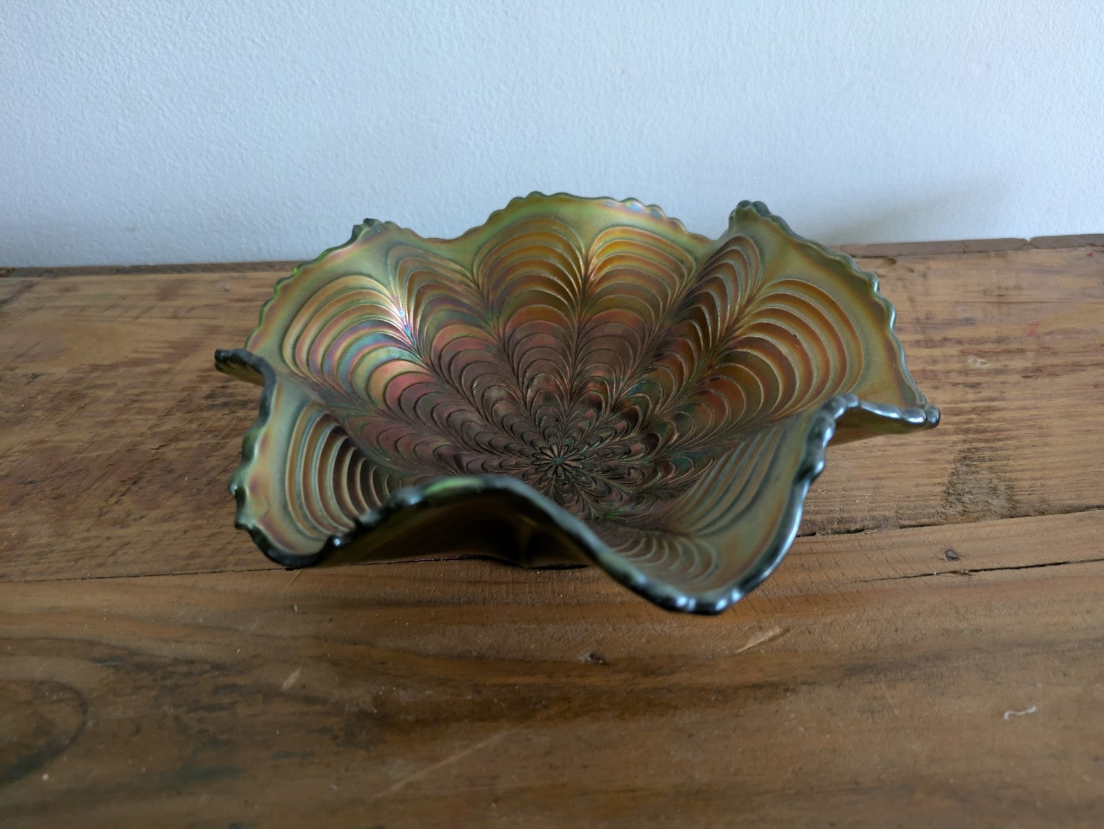 Fenton Green Carnival Glass Peacock Tail Bowl Ruffled Rim Pulled Feather VTG 