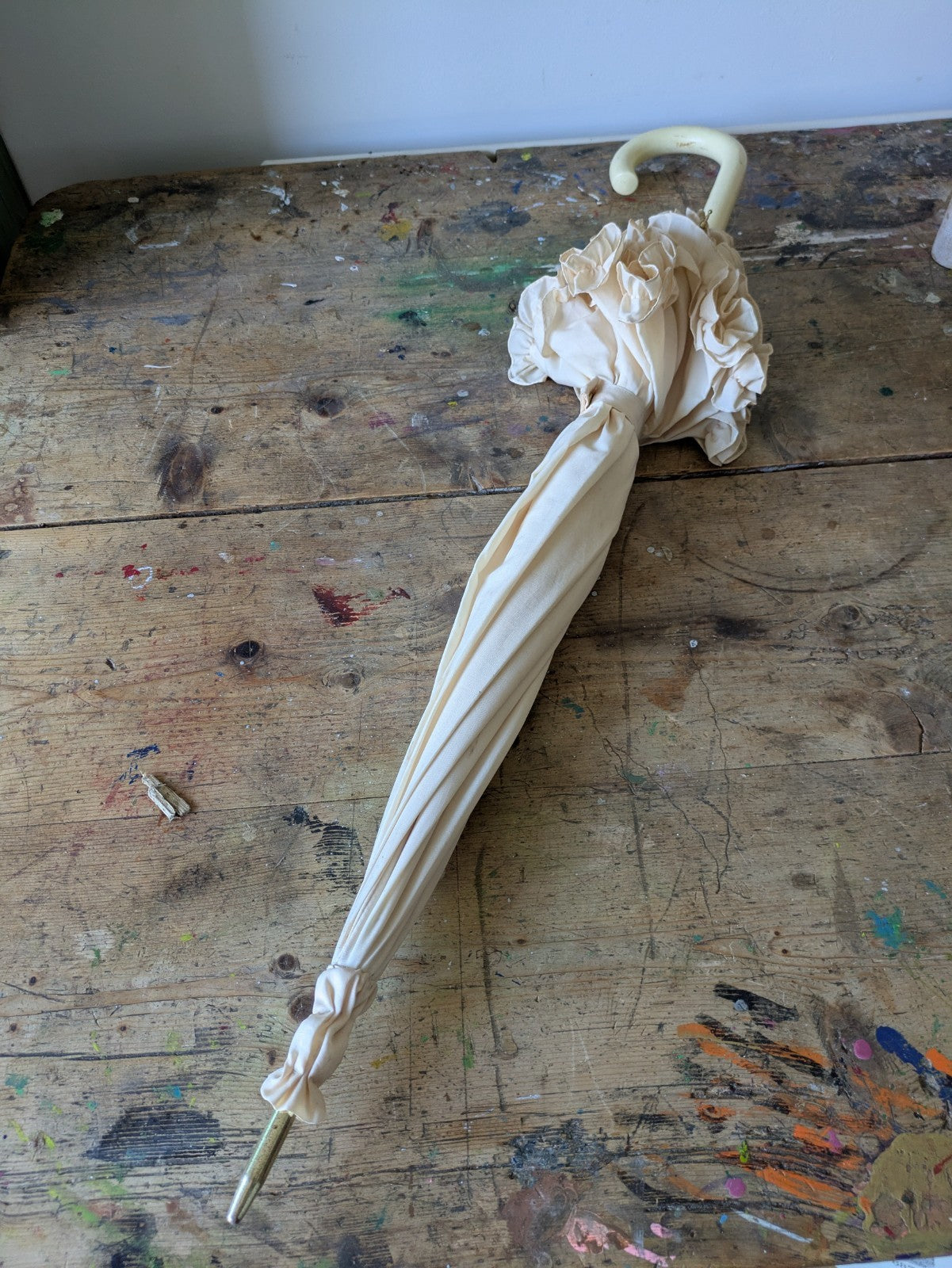 VTG Cream Ruffle Umbrella White Ruffled Parasol Nylon Wood Handle Frilly Prop 