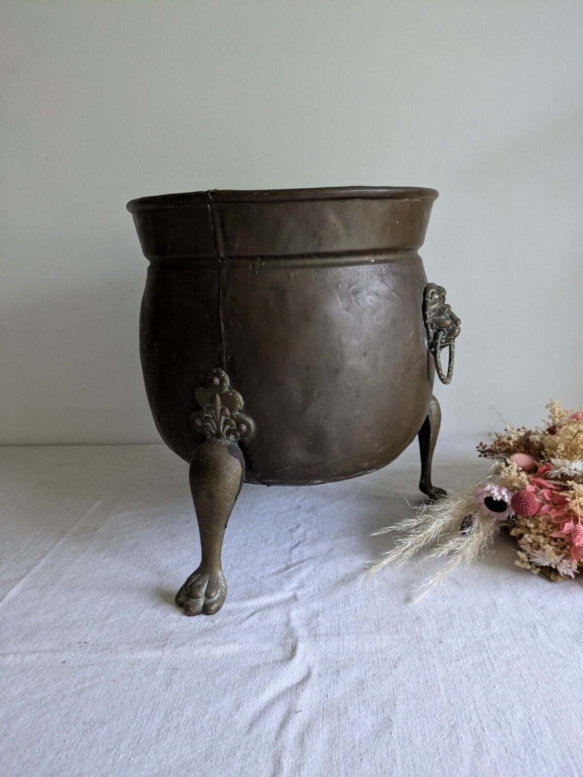 Large Antique Brass Lions Head & Paw Planter Jardiniere Champagne Ice Bucket Leg