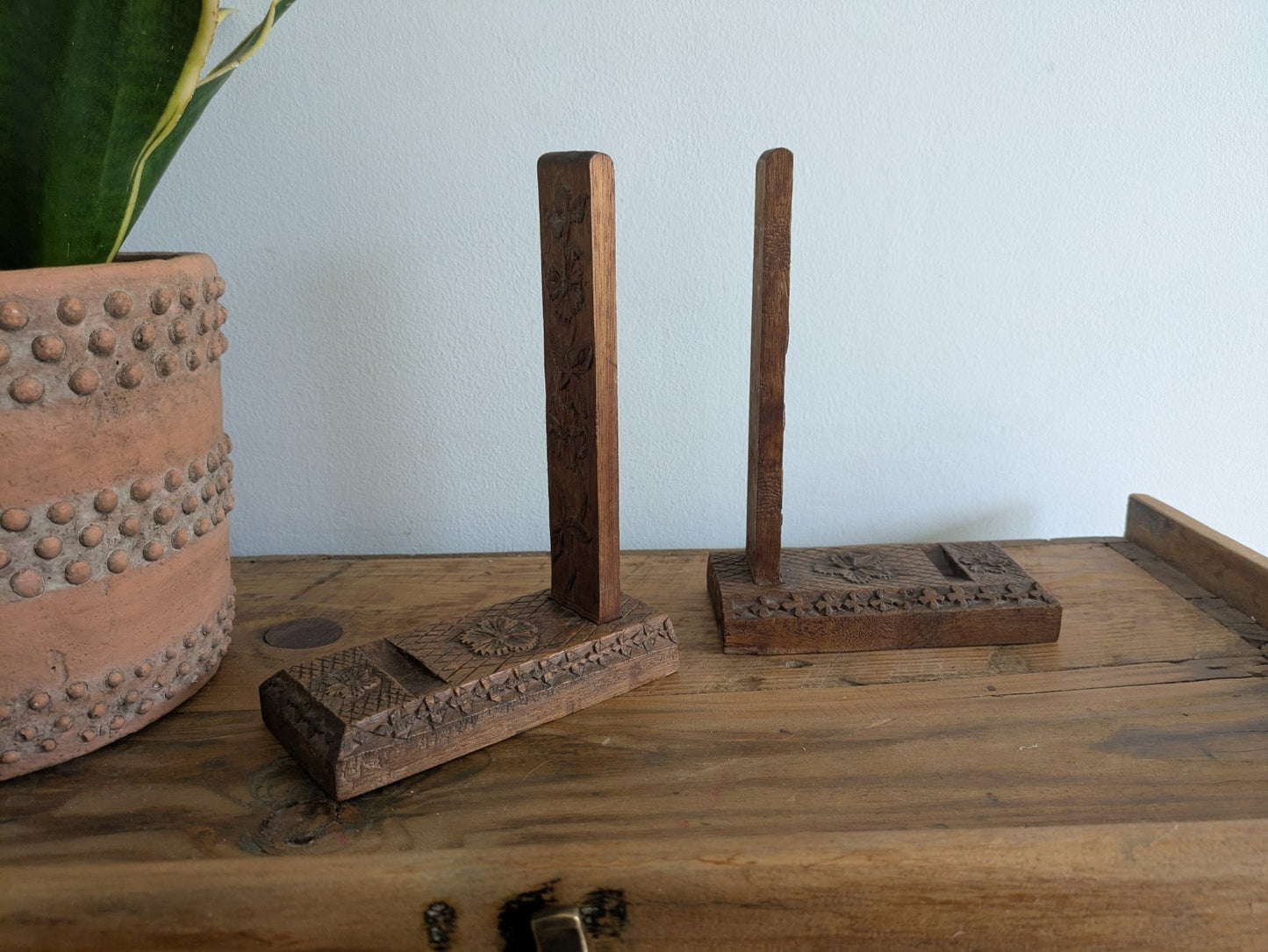 2 Vintage Wooden Carved Floral Bookends Carvings Folk Art Prop Early 1900s Tramp