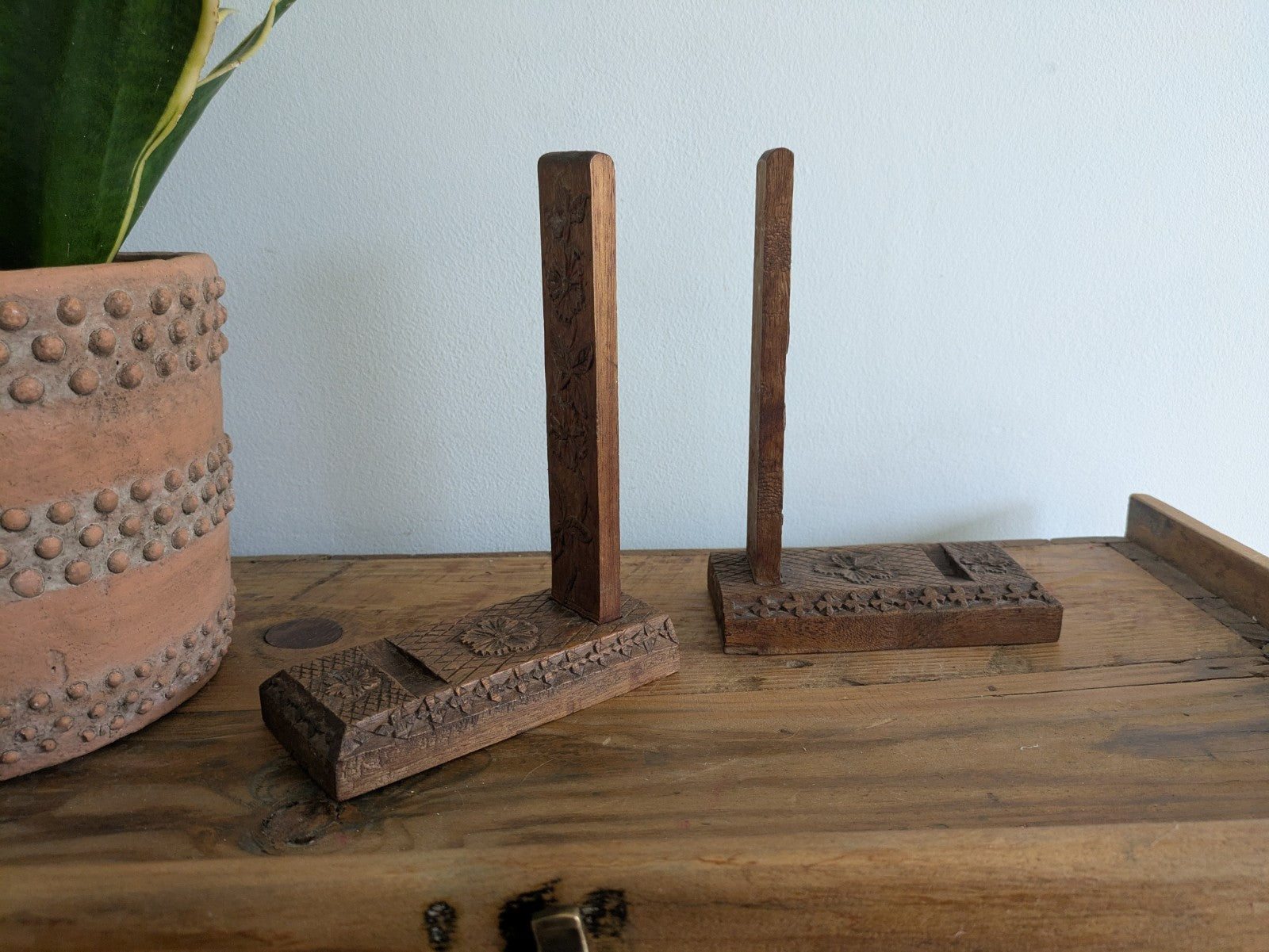 2 Vintage Wooden Carved Floral Bookends Carvings Folk Art Prop Early 1900s Tramp
