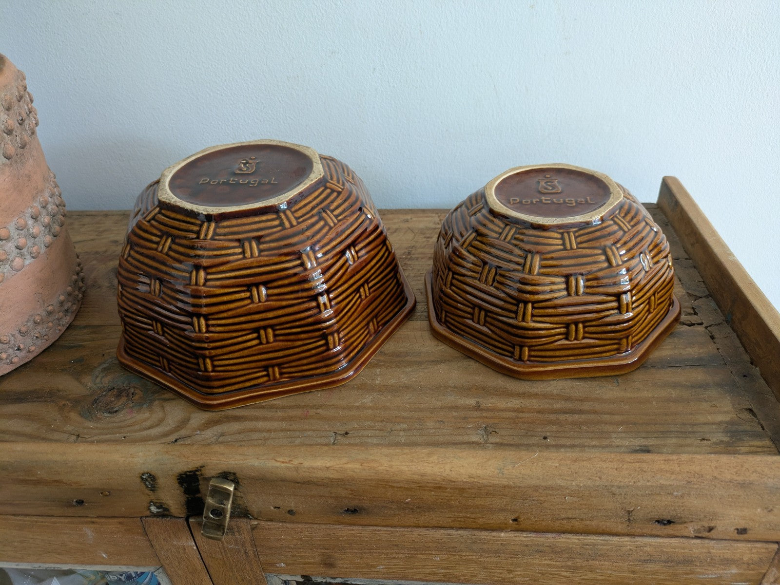 2x Caldas De Rainha 40s Brown Basket Weave Mixing Bowls Secla Portugal VTG Pair 
