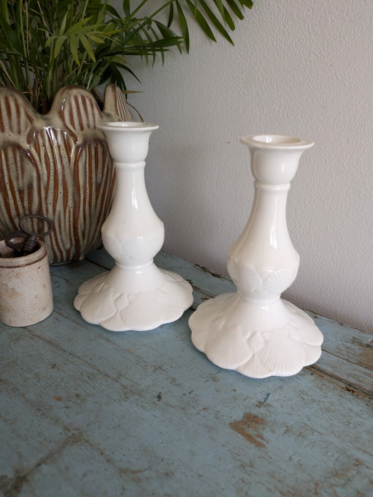 Pair VTG White COALPORT OCEANSIDE Fine Bone China Candlesticks Shell Design Vgc 