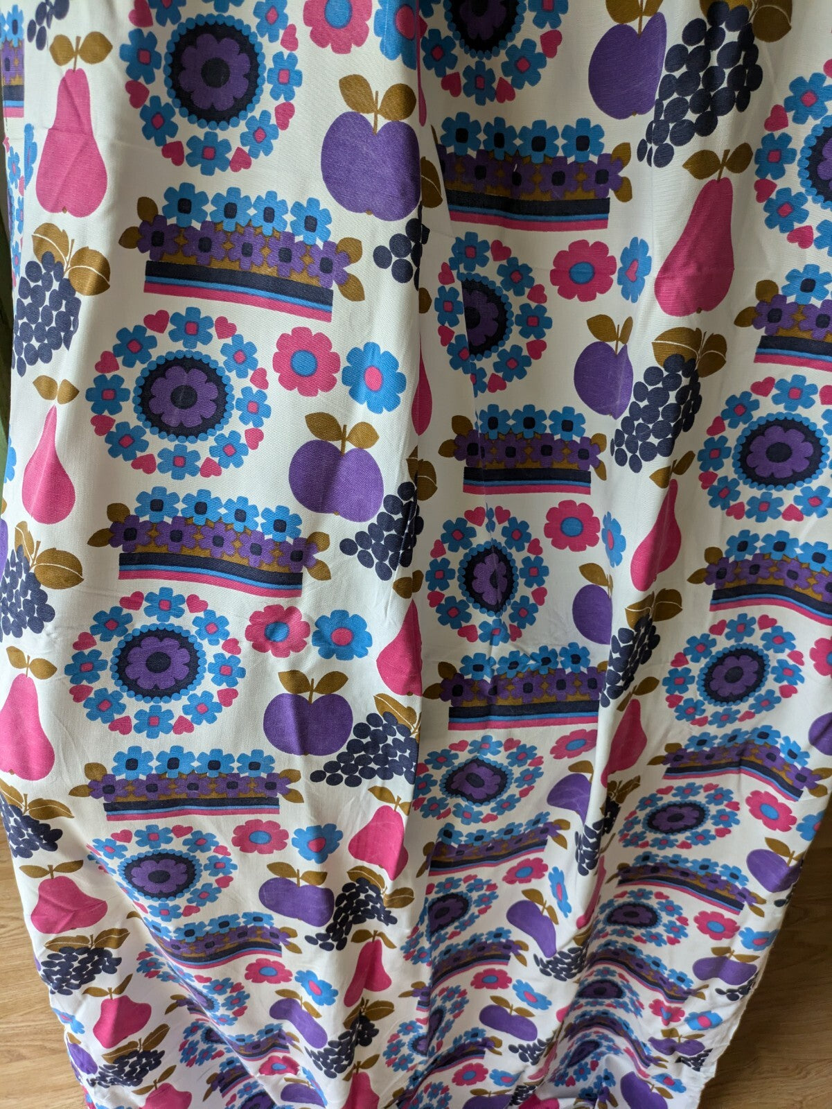 Cotton Fabric 2.57 METRES Material Grapes Fruit Purple Vintage Retro Floral Rare