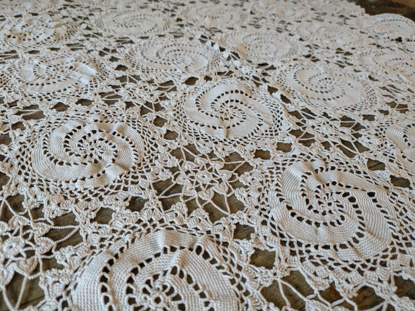 Ivory lace Throw vintage Swirl Seat Back champagne tablecloth crochet throw Vgc