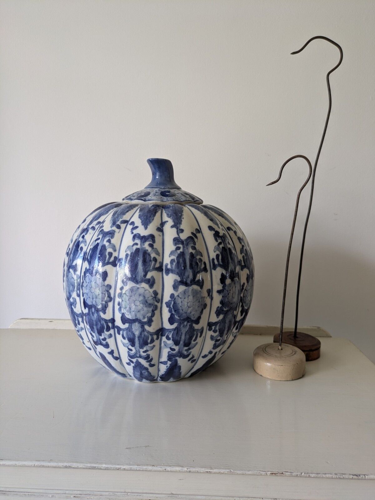 Chinese XL Porcelain Chinoiserie Ginger Jar Pumpkin melon Flow Blue Dish Pot vgc