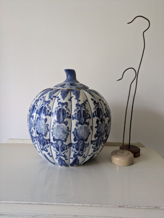 Chinese XL Porcelain Chinoiserie Ginger Jar Pumpkin melon Flow Blue Dish Pot vgc