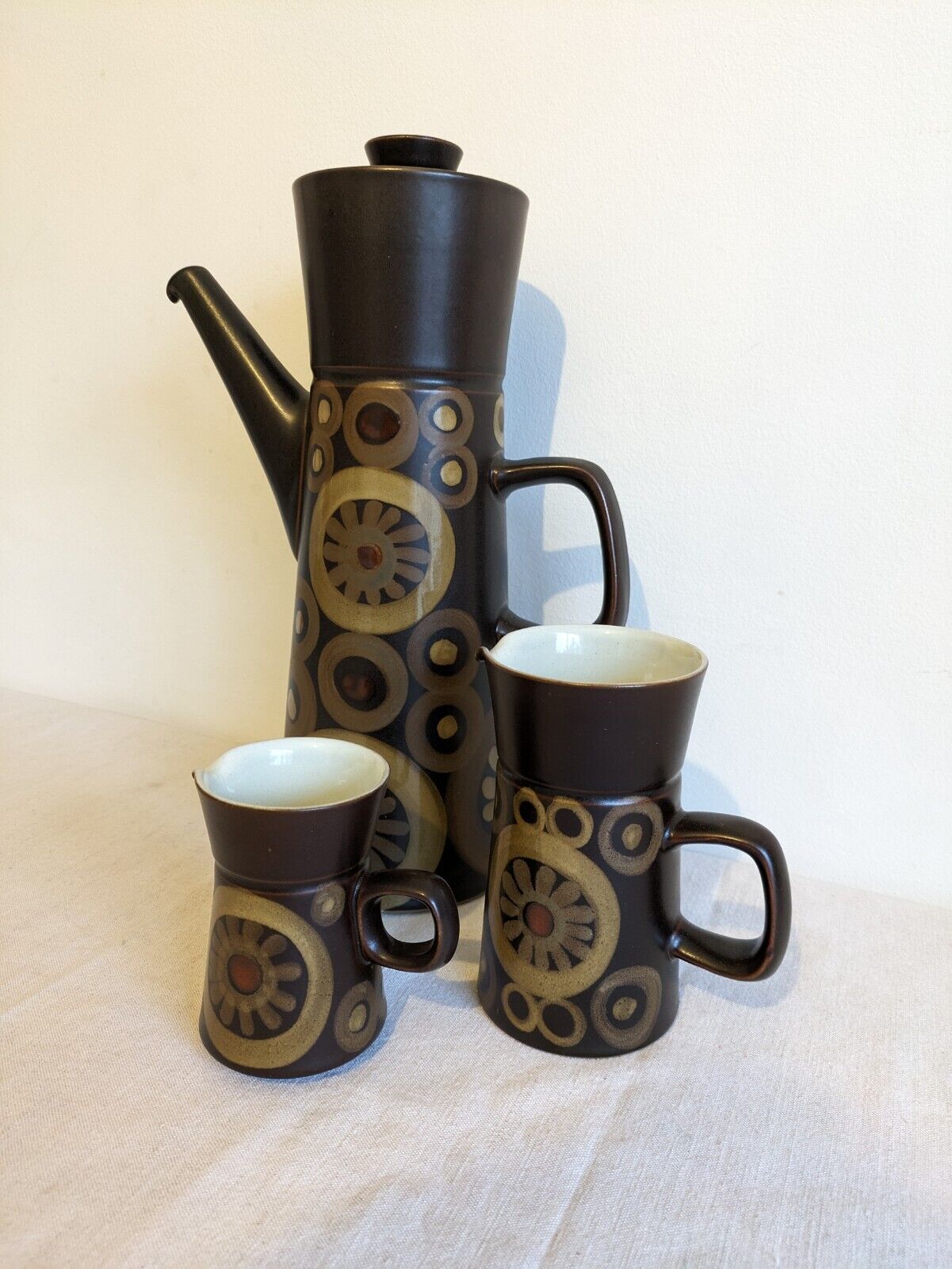 3 PIECE DENBY ARABESQUE 70s TABLEWARE COFFEE POT SET JUGS 1960S SMARKAND POTTERY