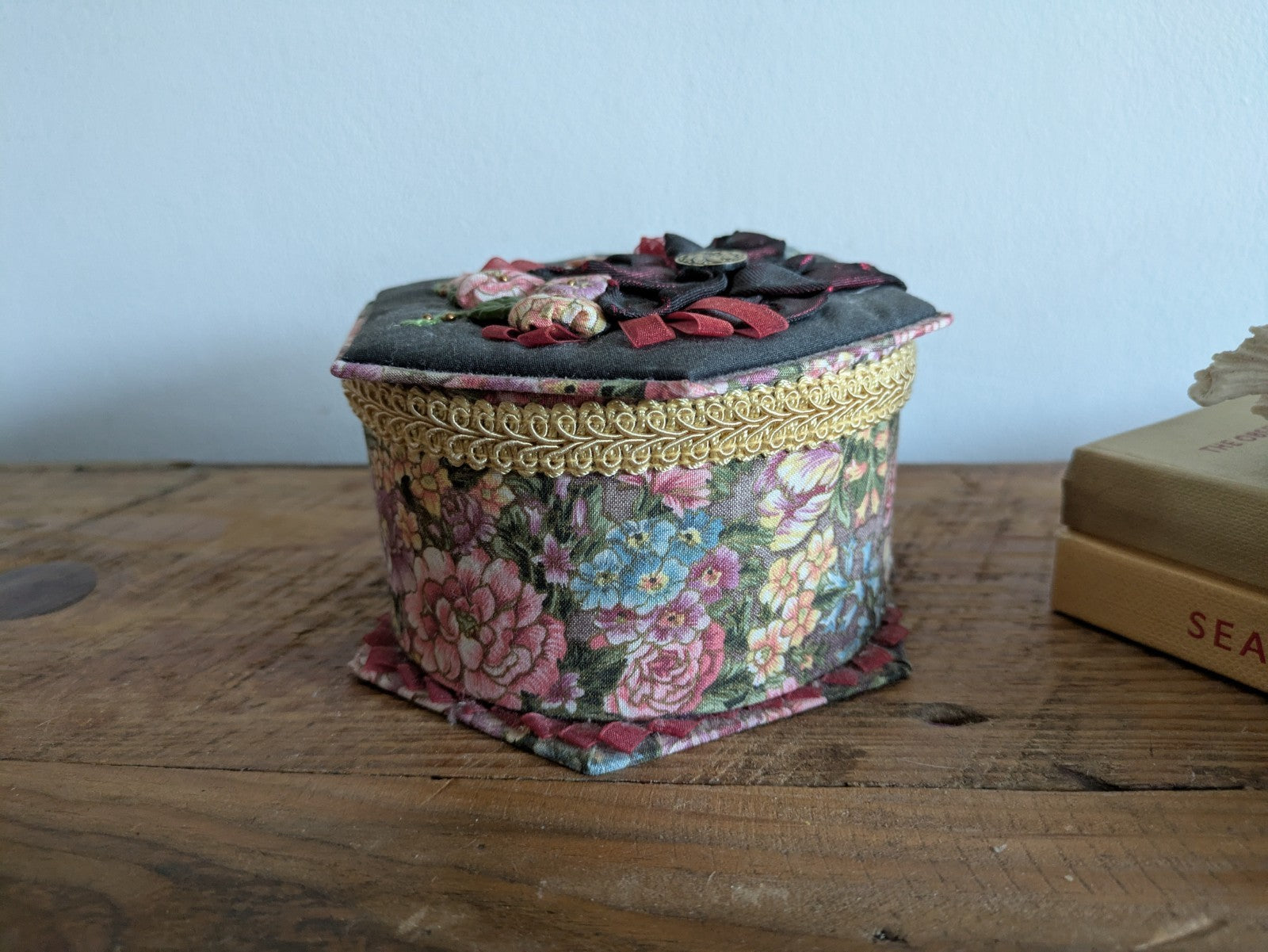 VTG Floral Fabric Covered Hexagonal Jewelry Storage Trinket Sewing Box w/Lid Vgc
