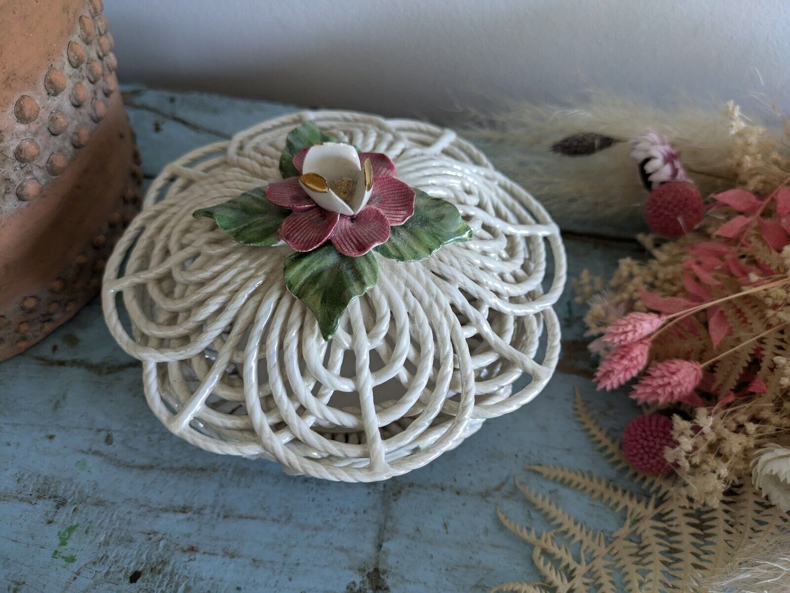 Vintage Shabby Chic Porcelain Flower Bowl Top Floral Rose Lattice Woven Basket 