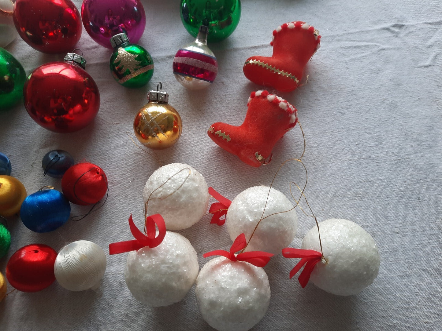 40 Silk GLASS VINTAGE foil RETRO CHRISTMAS BAUBLES Kitsch Xmas Tree Decorations