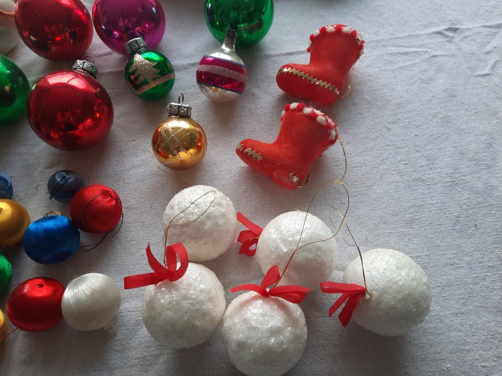 40 Silk GLASS VINTAGE foil RETRO CHRISTMAS BAUBLES Kitsch Xmas Tree Decorations