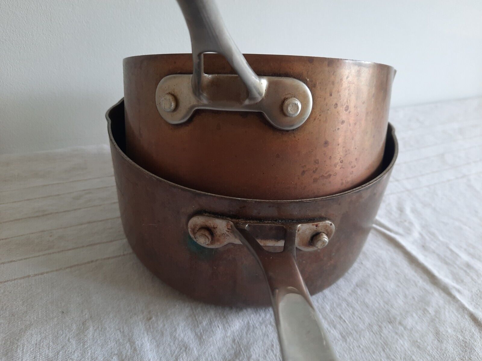 2x Large Antique Copper Sauce Pan Chef Handle Old Cooking Vintage Pair Set Tin