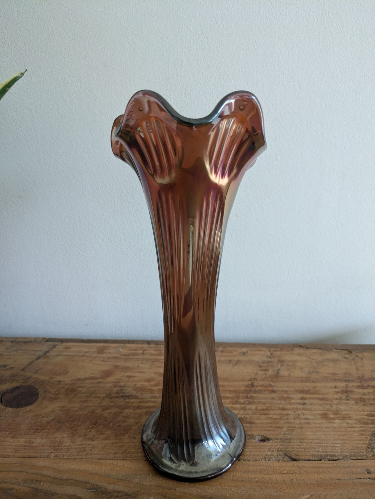 Vintage FENTON 26.8cm Tall Amethyst Iridescent GLASS Frilled Rim VASE Ribbed Vgc