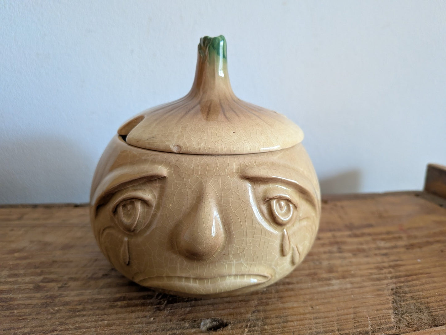 Vintage Crying Onion Pot 4756 Sylvac Lidded Beige Pot Made in England Crazed Old