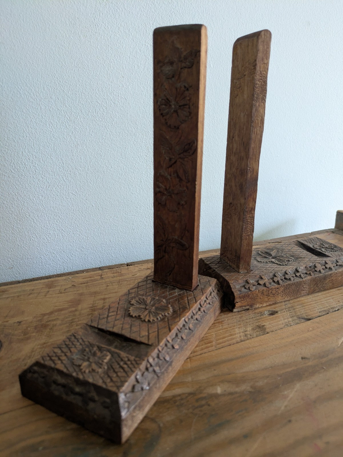 2 Vintage Wooden Carved Floral Bookends Carvings Folk Art Prop Early 1900s Tramp