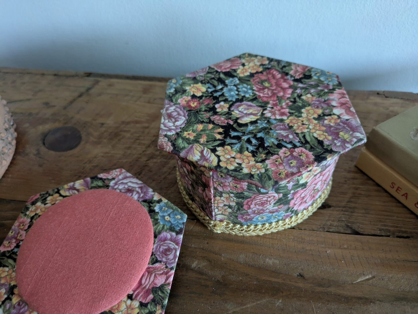 VTG Floral Fabric Covered Hexagonal Jewelry Storage Trinket Sewing Box w/Lid Vgc