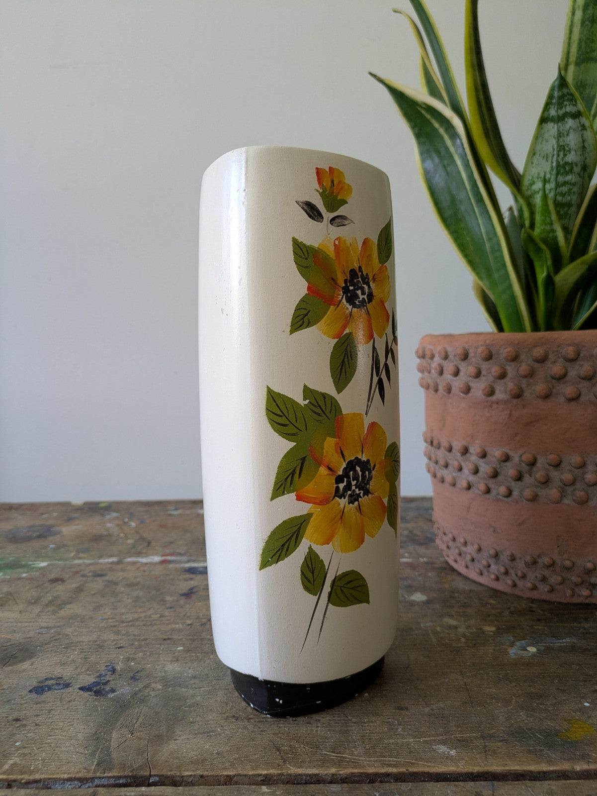 VINTAGE LARKHILL 3 SIDED POTTERY VASE FLORAL DESIGN MADE IN ENGLAND Triangular 