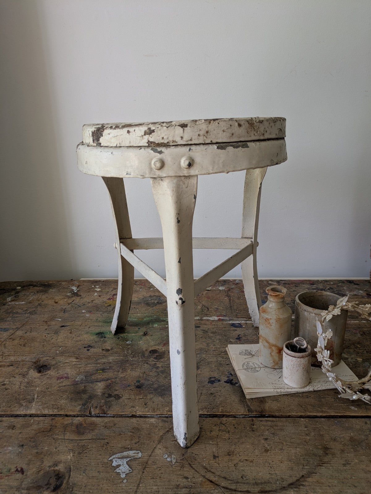 Vintage Metal White Tripod Three Legged Milking Stool Chair Dairy Seat Barn Old