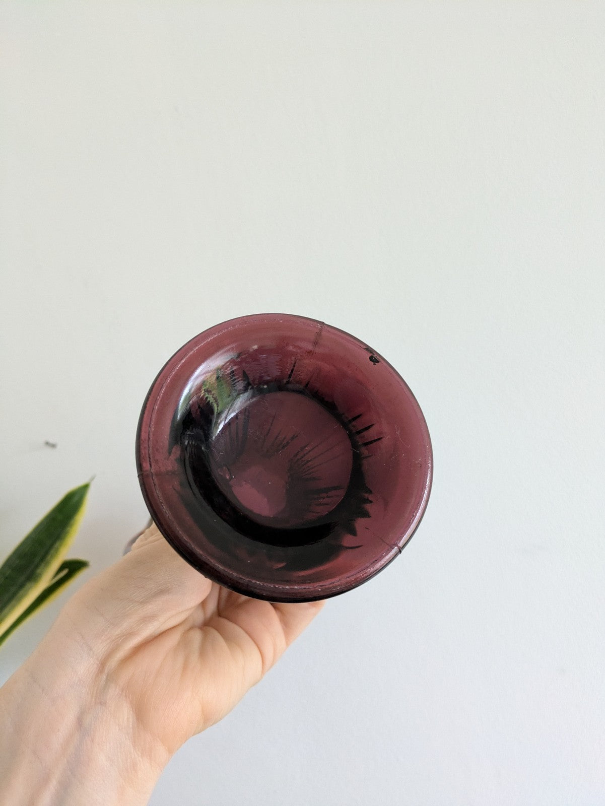 Vintage FENTON 27.7cm H Amethyst Iridescent GLASS Frilled Rim VASE Diamond Rib