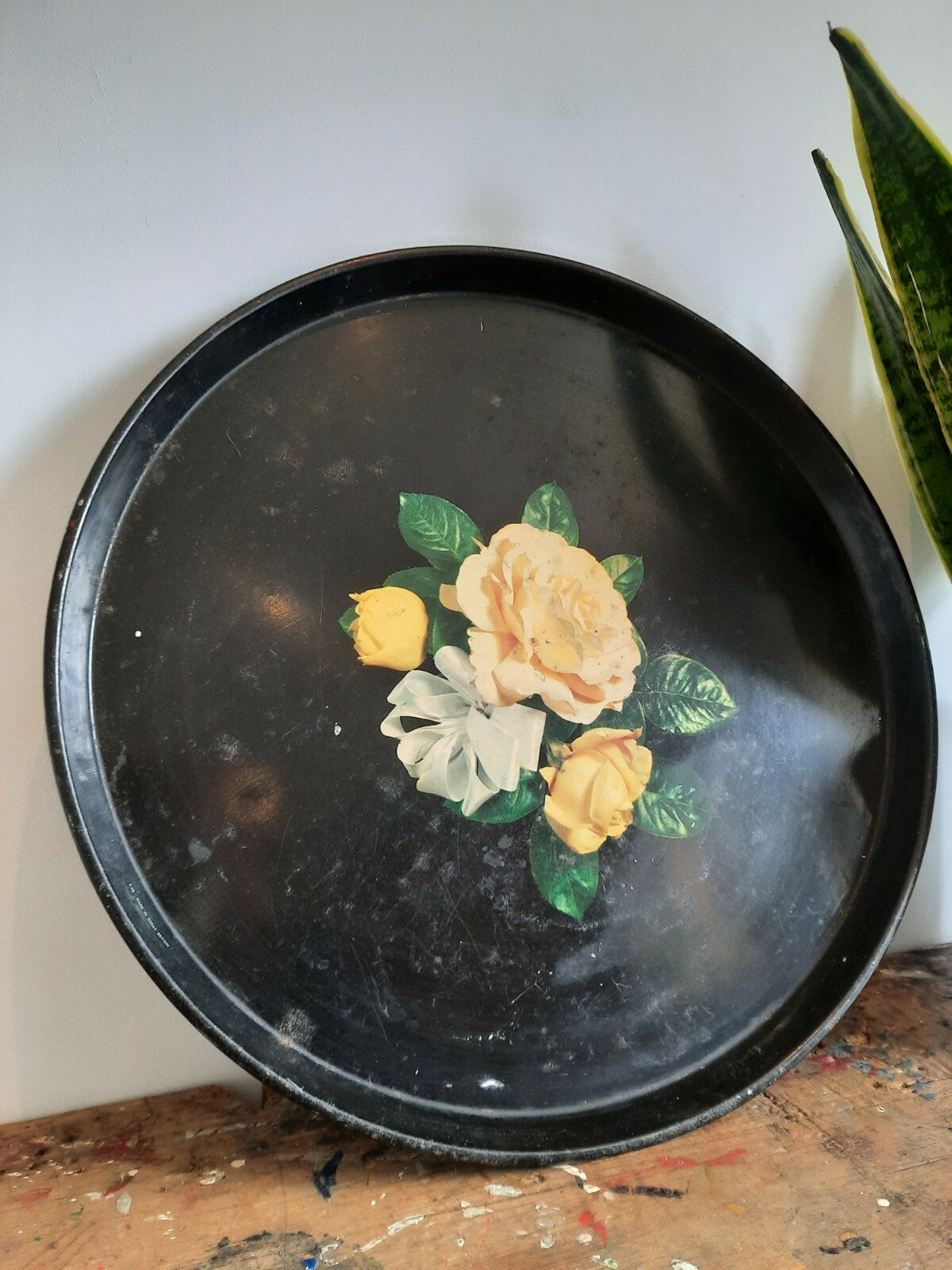 RARE 1960’s VINTAGE WORCESTER WARE PICNIC TRAY cabbage rose black metal round