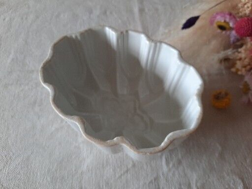 Antique Vintage White Ironstone Fluted Jelly Mould Pattern Inside Cetem Ware Old