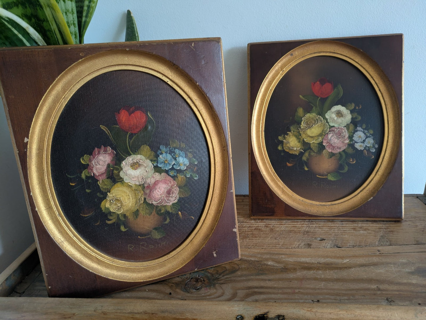 Pair of Signed R.Rosini Still Life Flowers Oil Paintings on Canvas Framed Oval