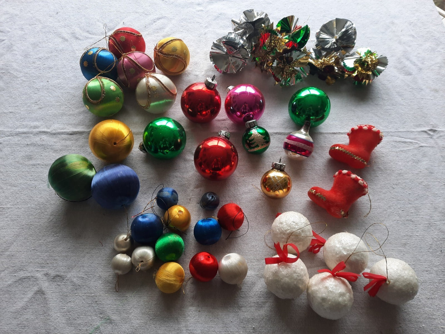 40 Silk GLASS VINTAGE foil RETRO CHRISTMAS BAUBLES Kitsch Xmas Tree Decorations