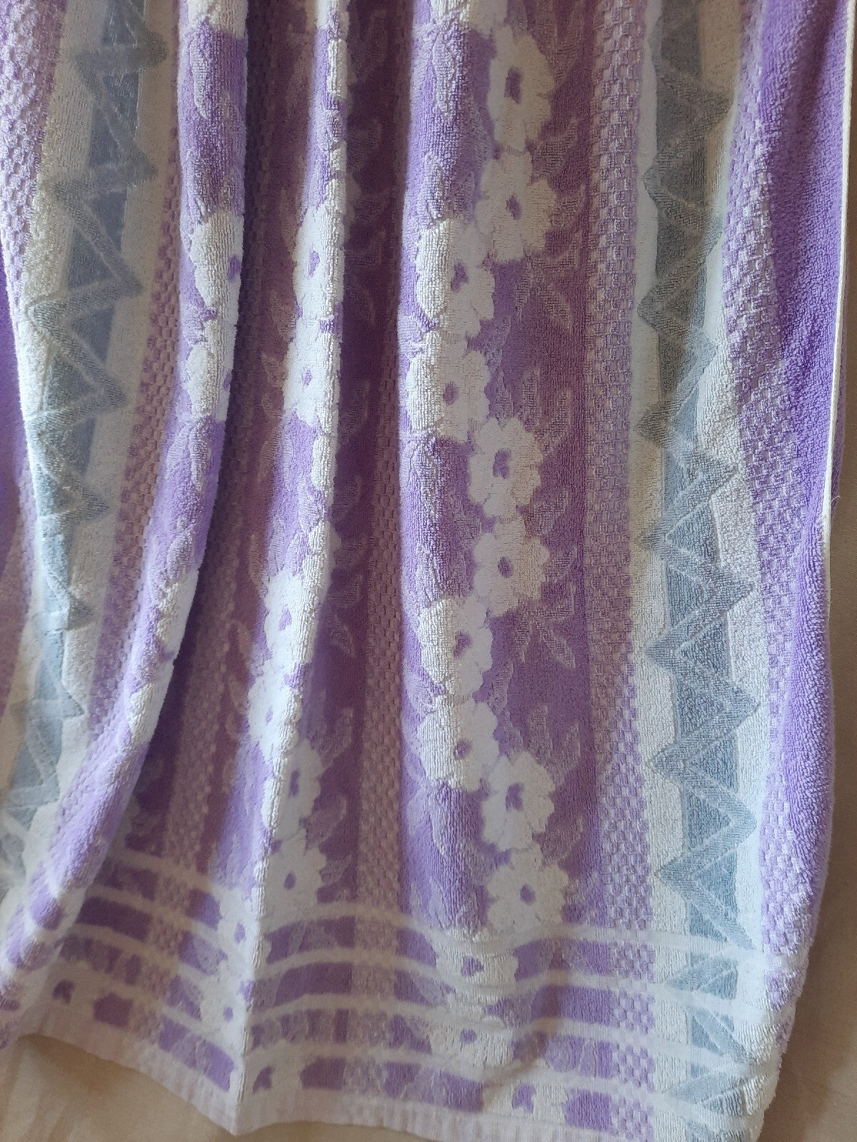 1 Vintage Towel Patterned Purple Retro Bath bathroom original prop old Spinney