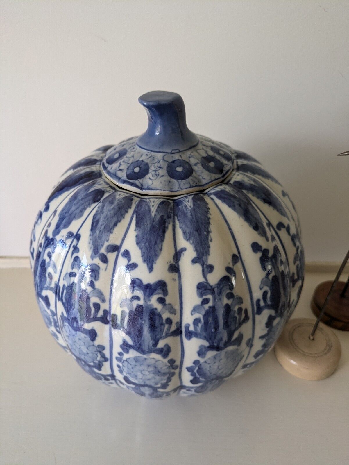 Chinese XL Porcelain Chinoiserie Ginger Jar Pumpkin melon Flow Blue Dish Pot vgc