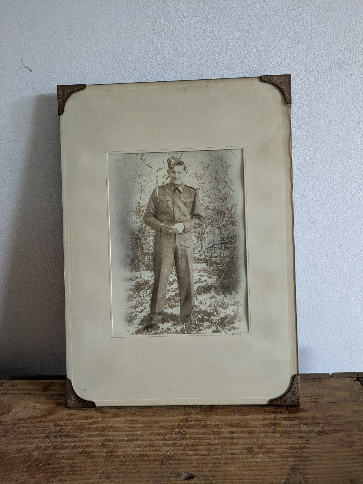Art Deco 30s Wall Hanging Frameless Photo Frame Chain Bevel Picture WW2 Soldier