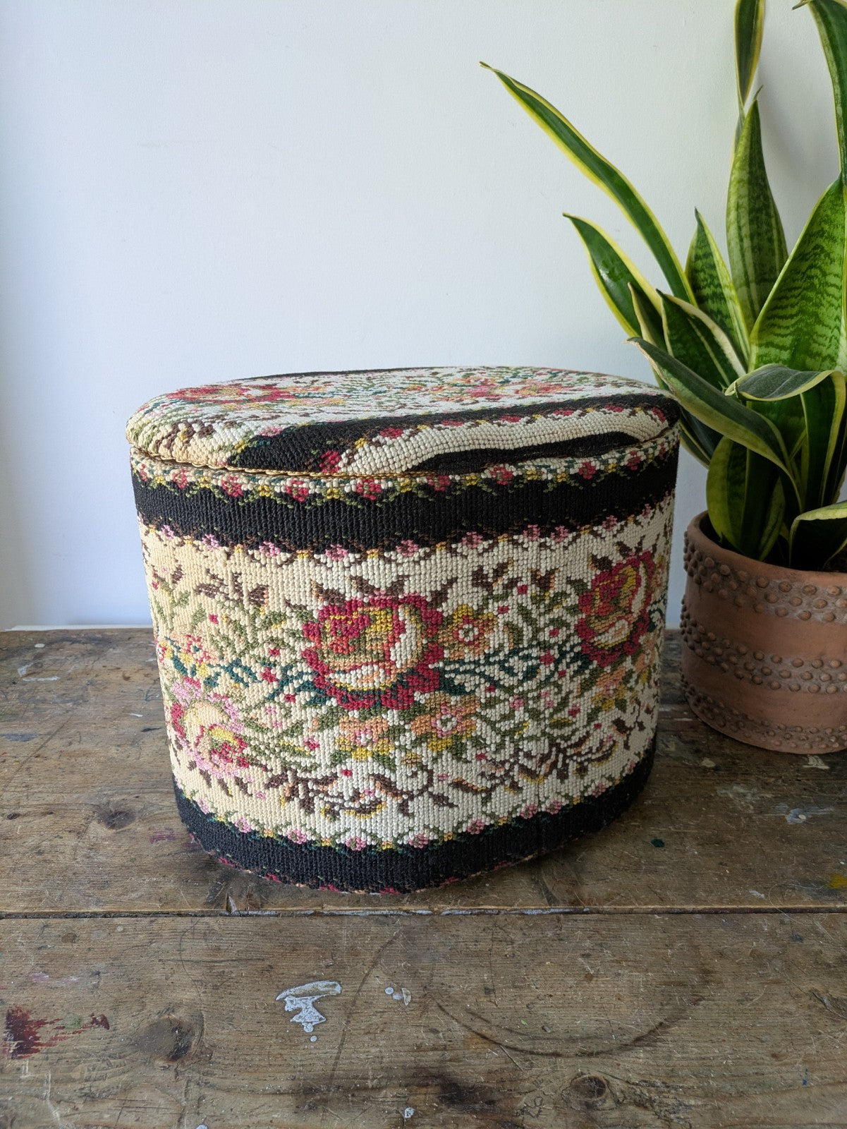 VINTAGE HAND MADE TAPESTRY COVERED SEWING BOX STORAGE BOX MADE IN ENGLAND FLORAL