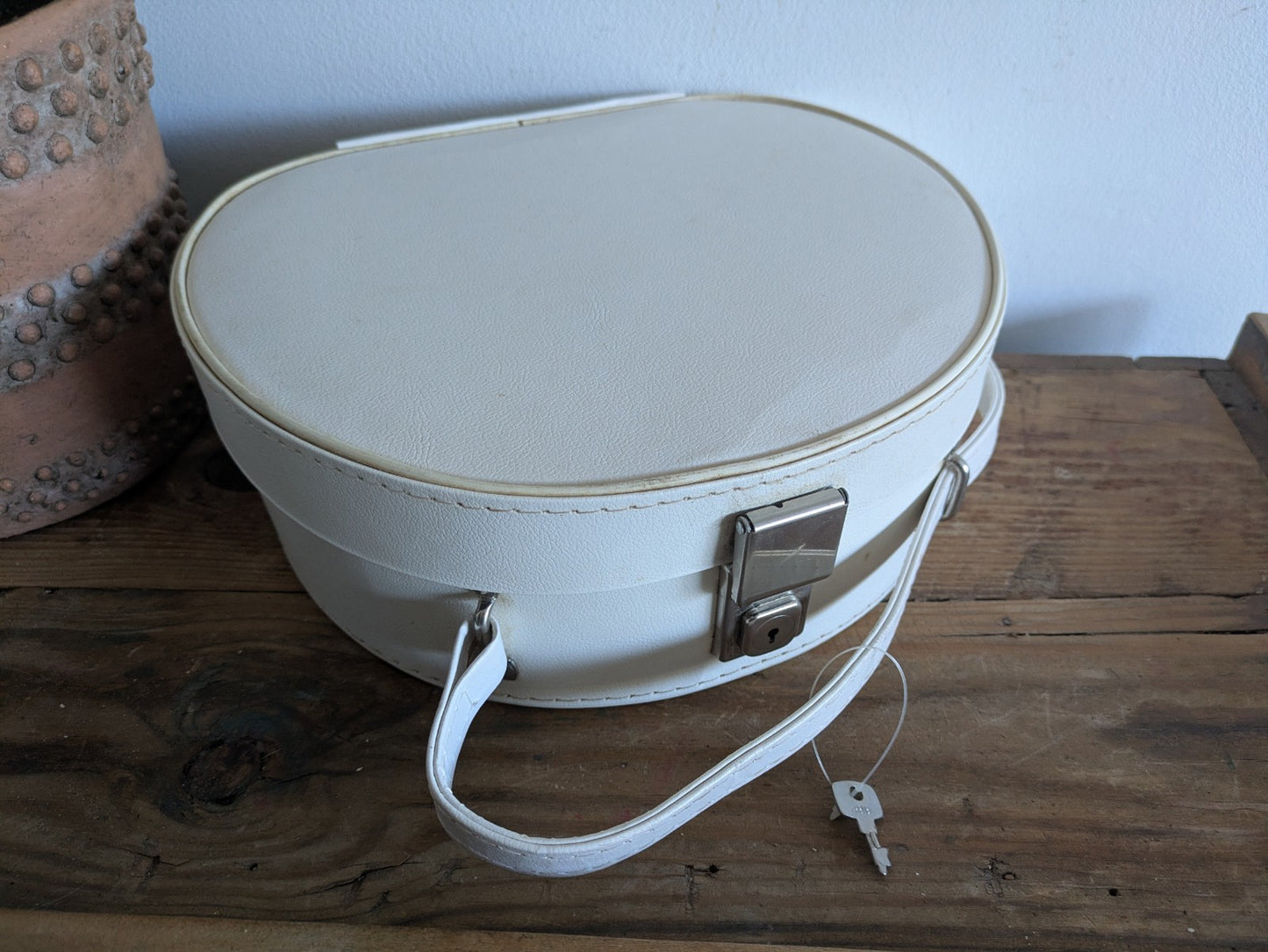 Vintage White Beauty Makeup Case Vanity Case Suitcase Luggage Holdall Retro Prop