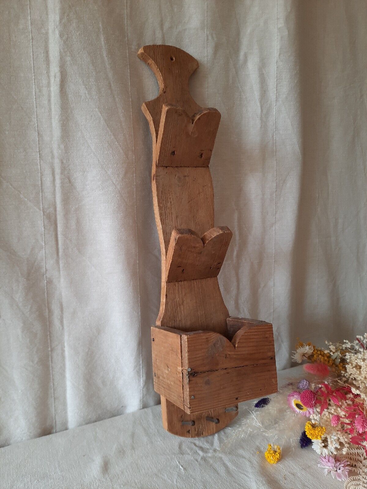 VINTAGE WOODEN WALL ORGANIZER HOLDER LETTERS BILLS RETRO HOOKS KEYS BOX NARROW