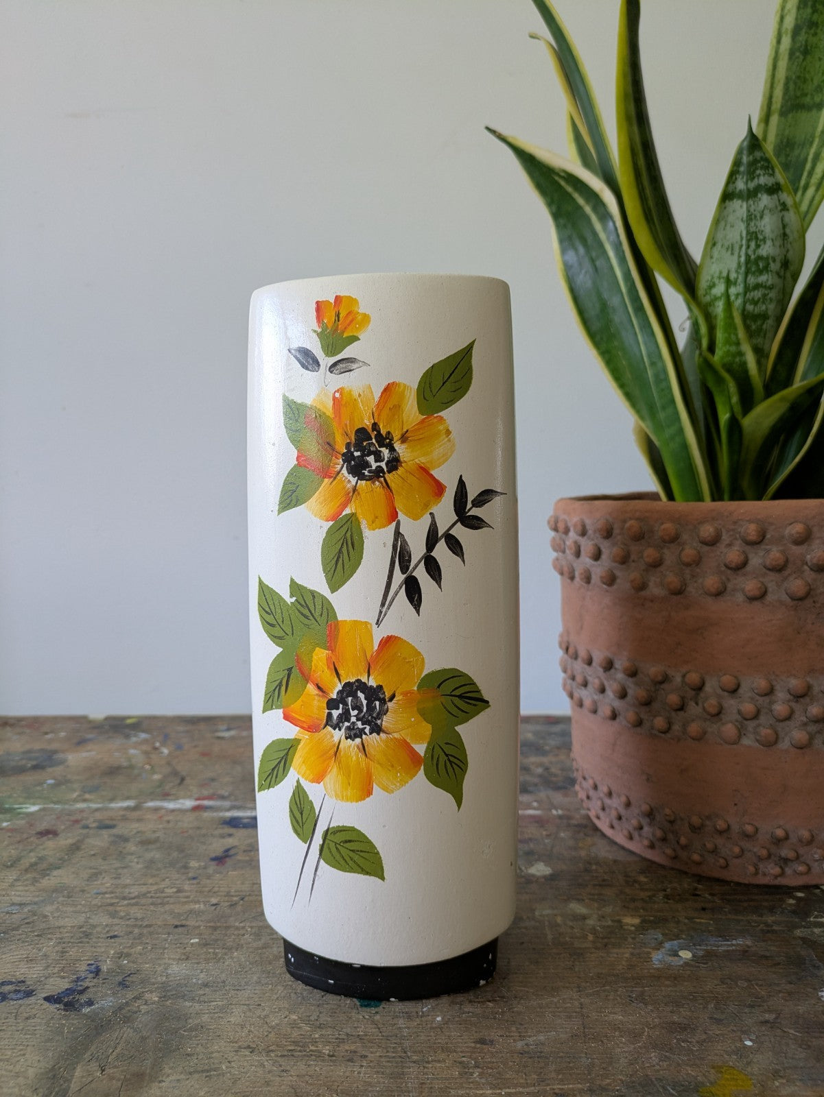 VINTAGE LARKHILL 3 SIDED POTTERY VASE FLORAL DESIGN MADE IN ENGLAND Triangular 