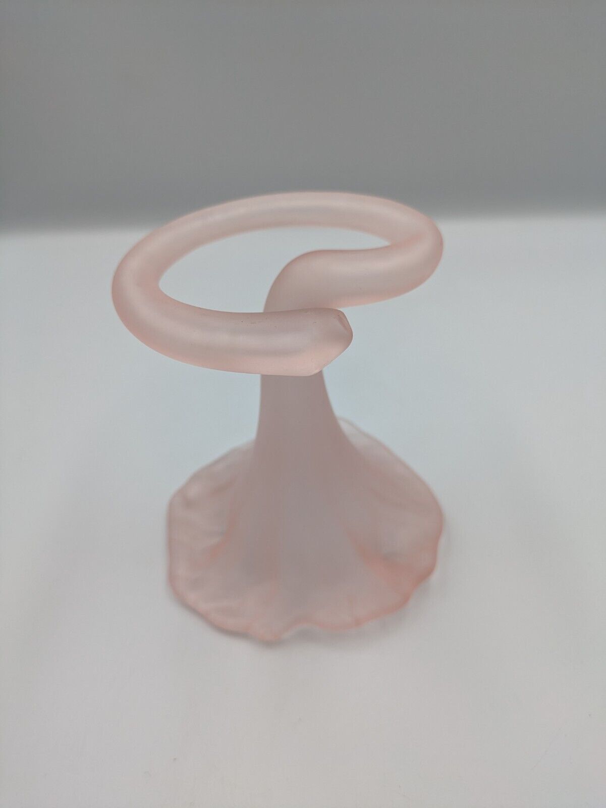Large Pink frosted glass Vase Calla Lily Flower Design Vintage Italian Decor Vgc