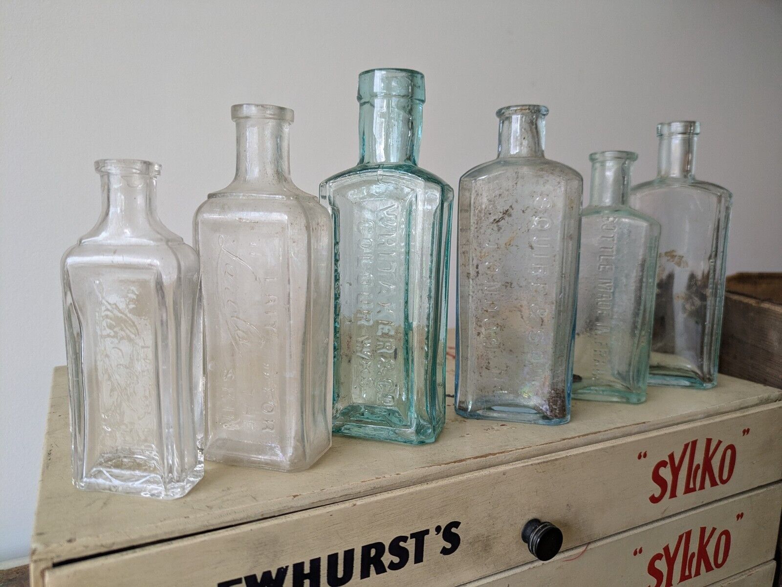 6x Antique Vintage Glass Bottles vase flower Chemist Medicine Display TEAL Prop