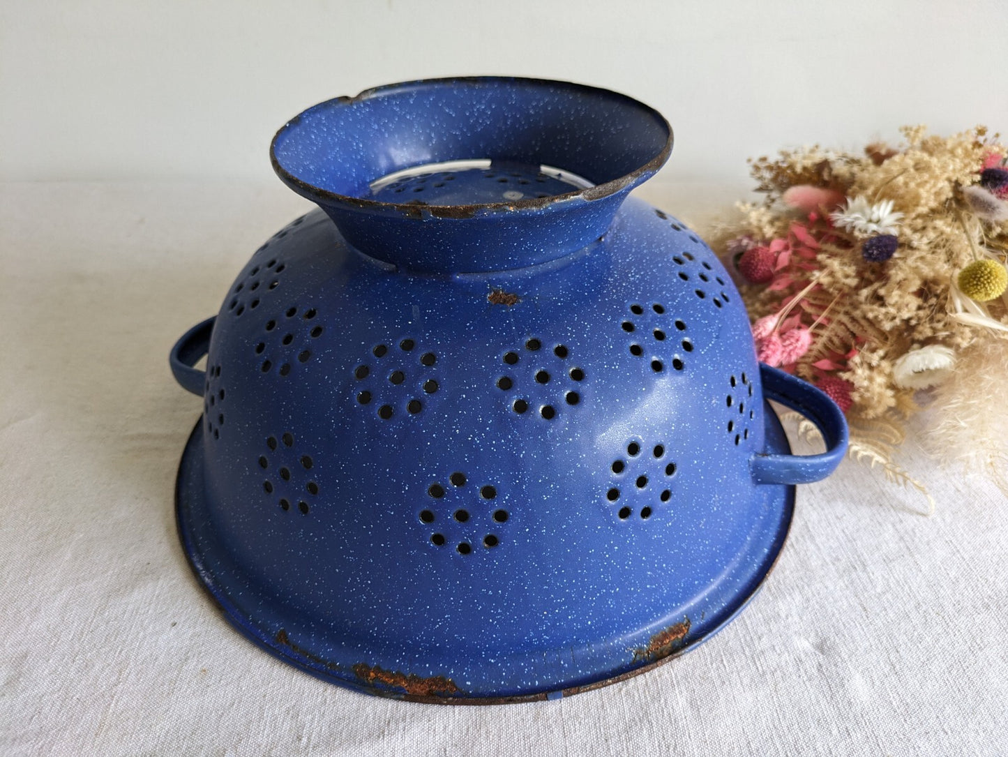 French 1960s/70s ENAMEL BLUE Speckled COLANDER VINTAGE KITCHENALIA Seive Prop 