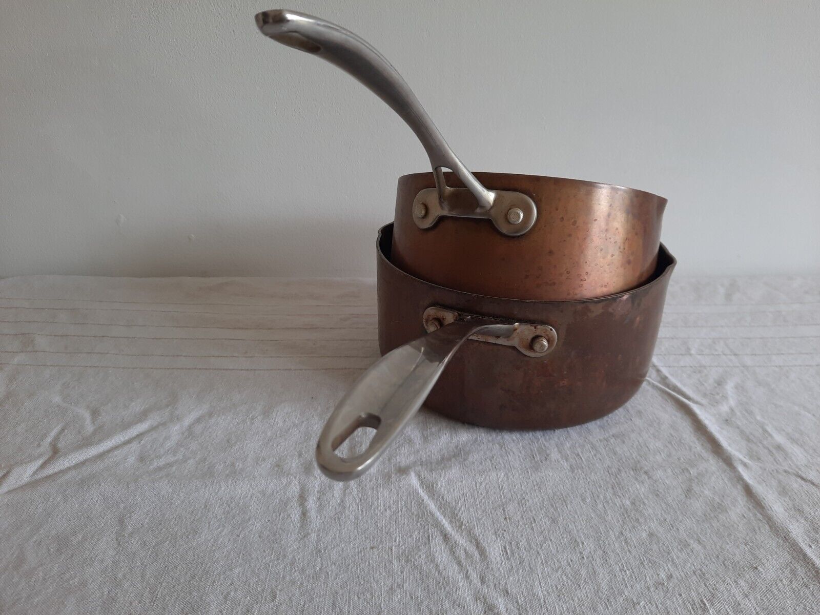 2x Large Antique Copper Sauce Pan Chef Handle Old Cooking Vintage Pair Set Tin