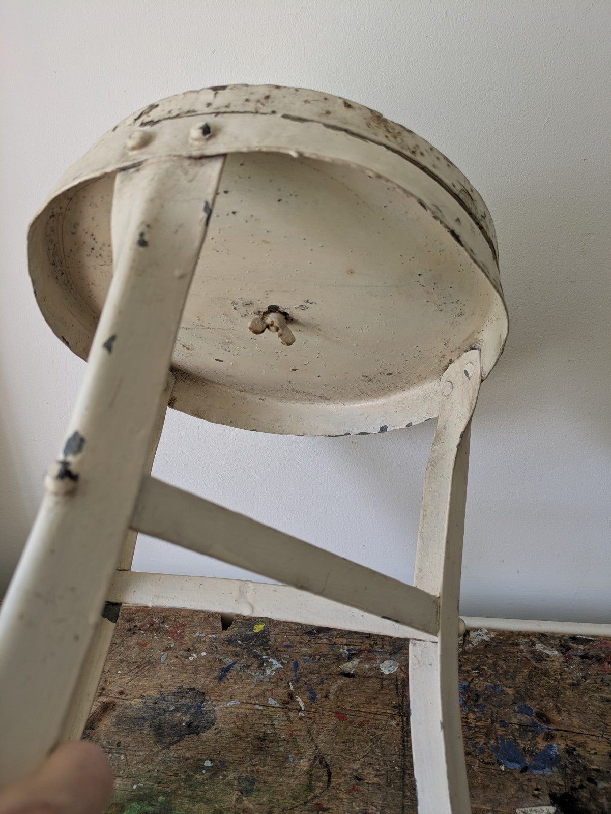 Vintage Metal White Tripod Three Legged Milking Stool Chair Dairy Seat Barn Old
