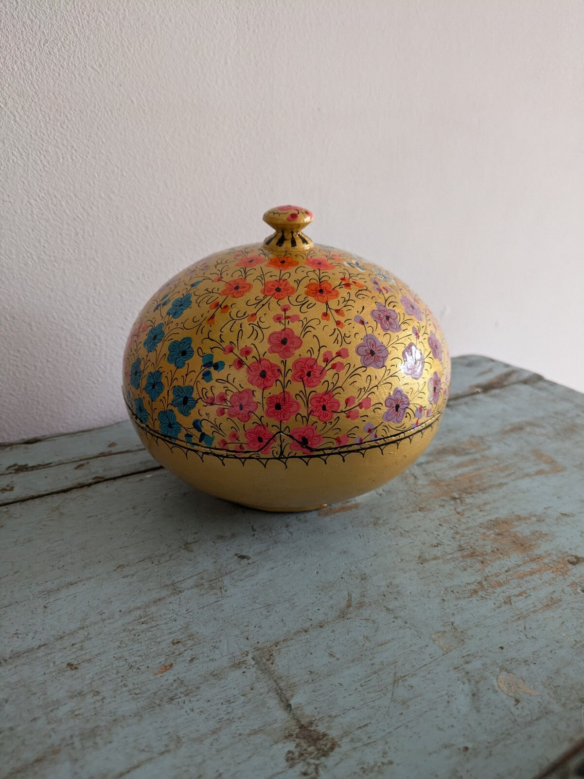 Vintage Kashmir traditional Colourful hand crafted papier mache box Vgc Floral