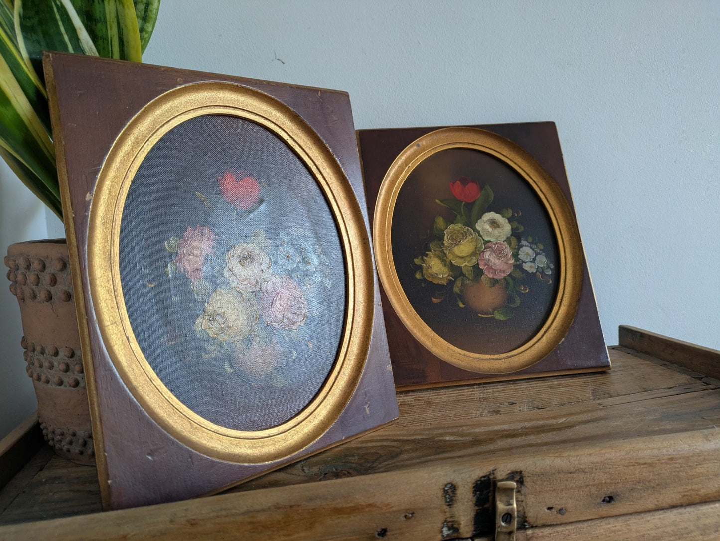 Pair of Signed R.Rosini Still Life Flowers Oil Paintings on Canvas Framed Oval