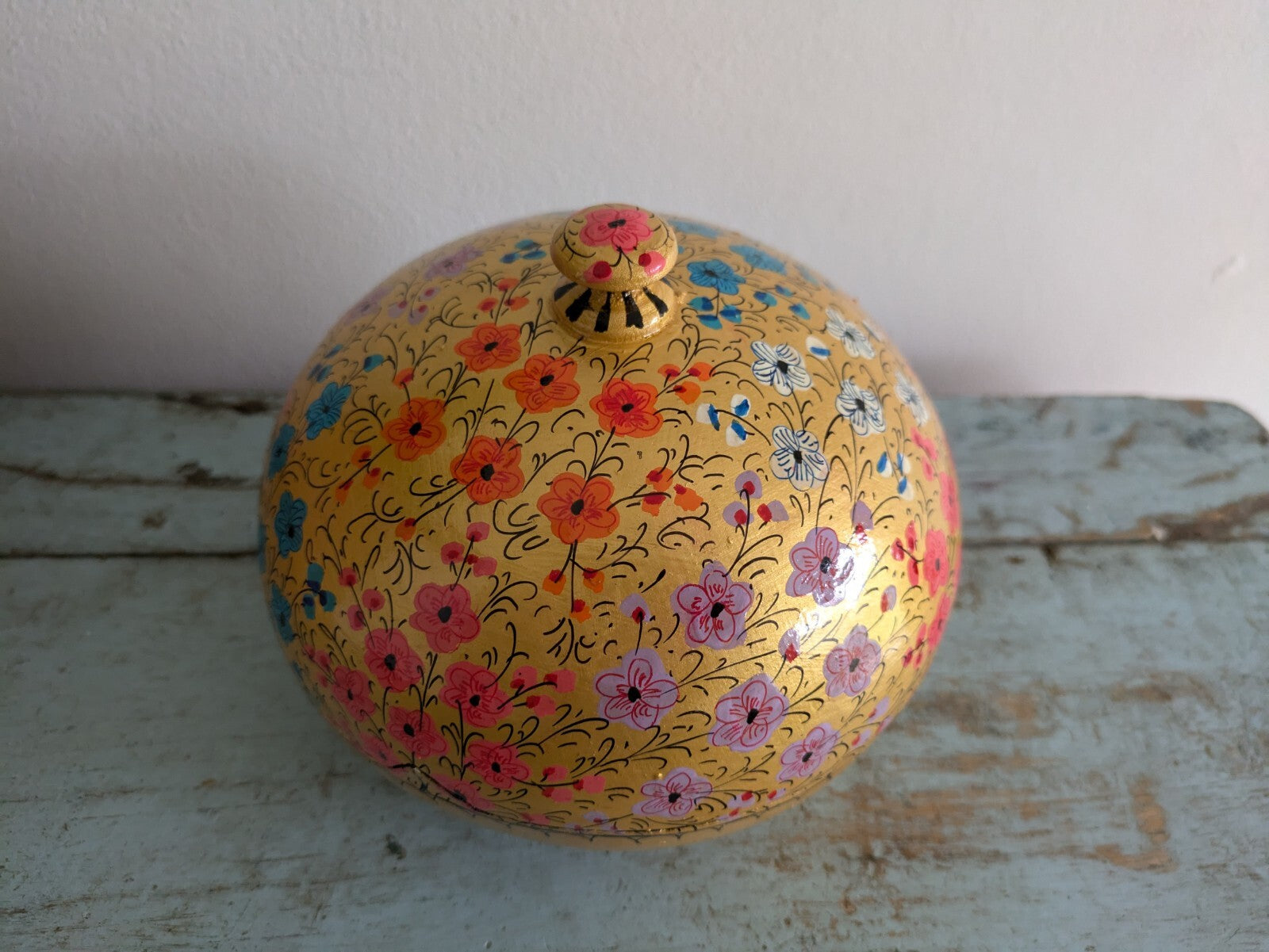 Vintage Kashmir traditional Colourful hand crafted papier mache box Vgc Floral