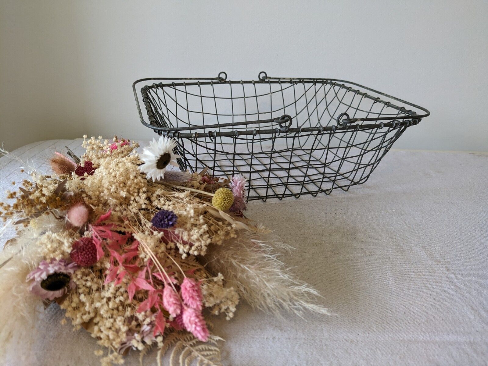 RETRO vtg 70s Metal wire shopping STORAGE BIN PROP FILM BASKET Handles Mesh Old