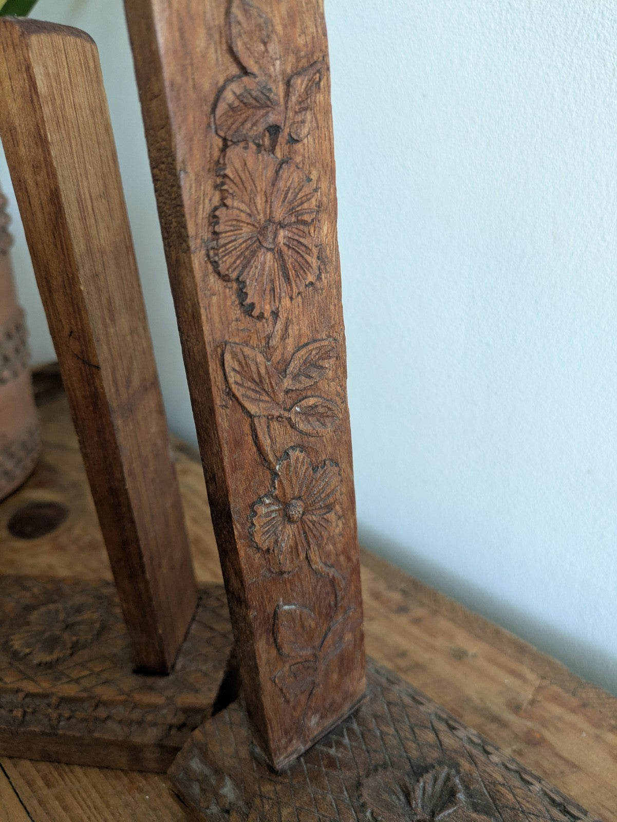 2 Vintage Wooden Carved Floral Bookends Carvings Folk Art Prop Early 1900s Tramp